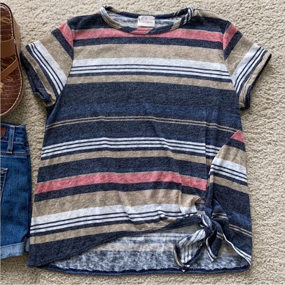 Striped Side Knotted Short Sleeve Top - Picture 3 of 5